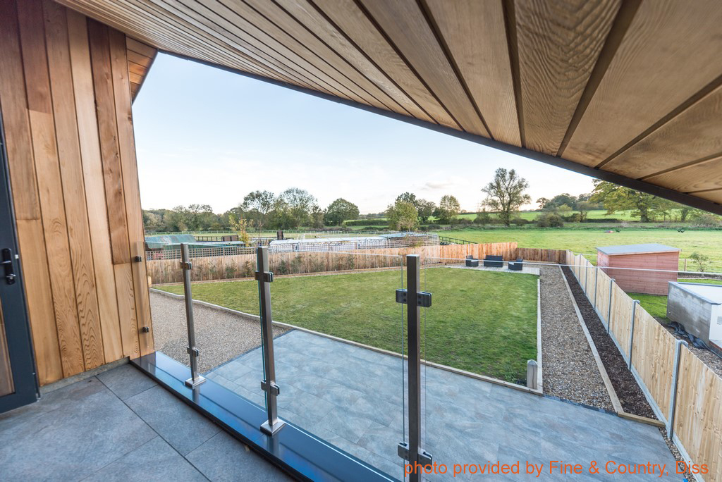 glass balcony design