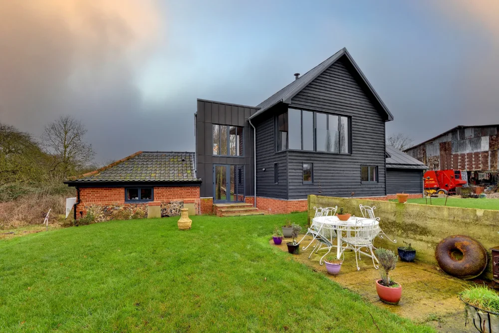 Photo of a new Suffolk farmhouse by Whitworth