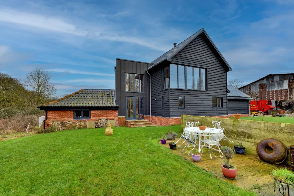 Photo of a new Suffolk farmhouse by Whitworth