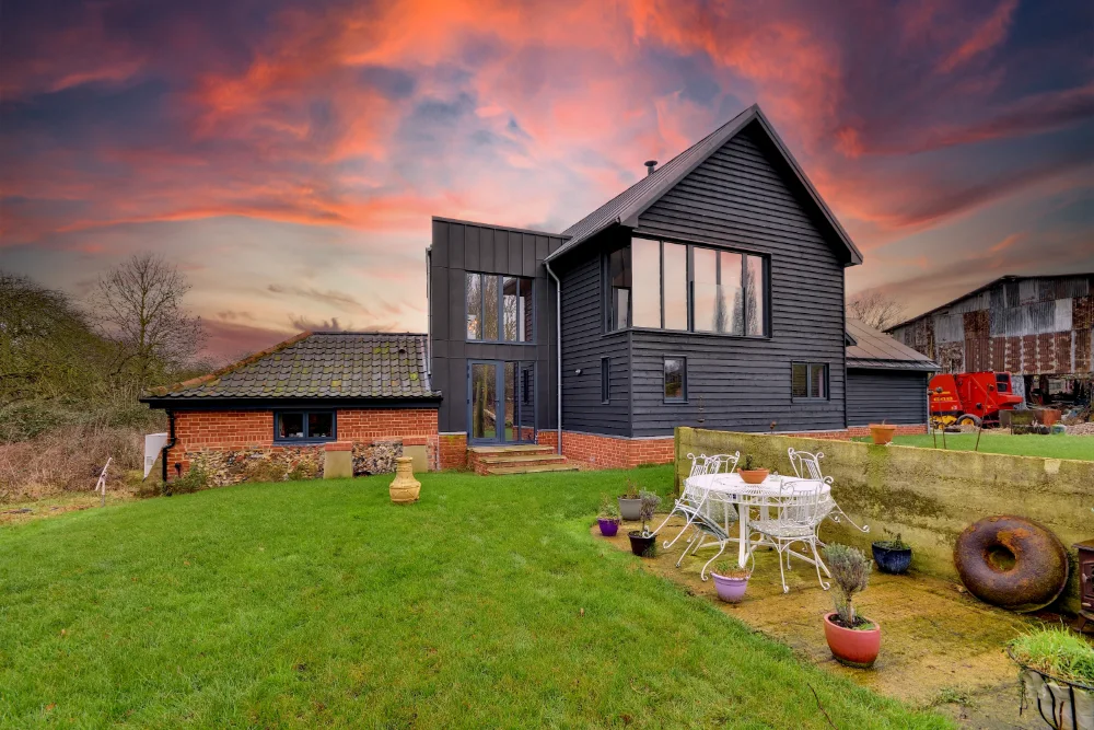Photo of a new Suffolk farmhouse by Whitworth